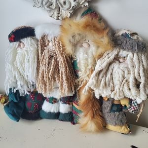 Set of 4 Santas 🎅